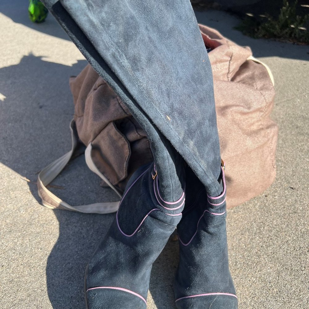 BCBG MAX AZRIA SUEDE BOOTS